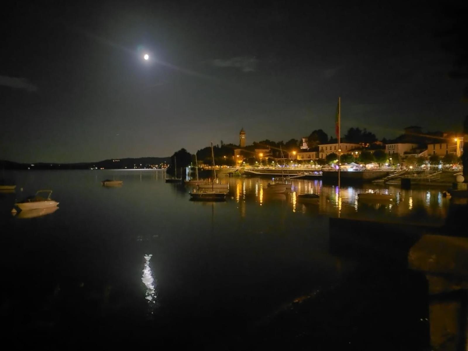 Casa Del Lago Maggiore Lesaアパートメント エクステリア 写真