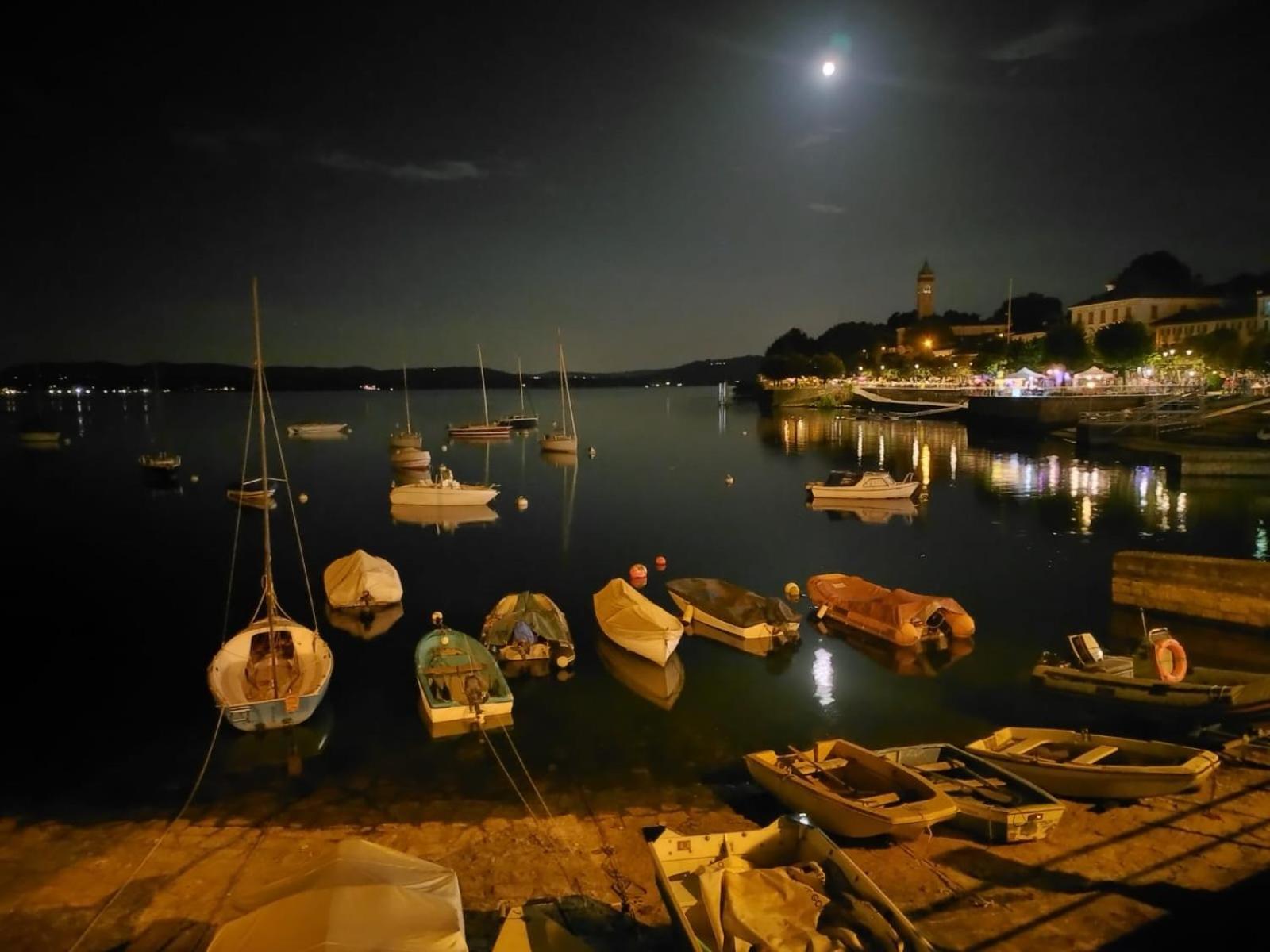 Casa Del Lago Maggiore Lesaアパートメント エクステリア 写真